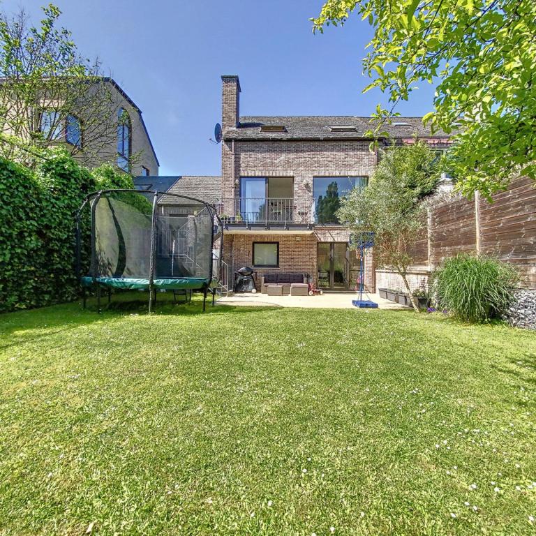 Saint-Job : Magnifique maison 5 chambres + jardin