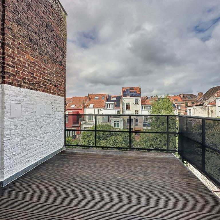 Square Ambiorix : Bel appartement meublé + grande terrasse