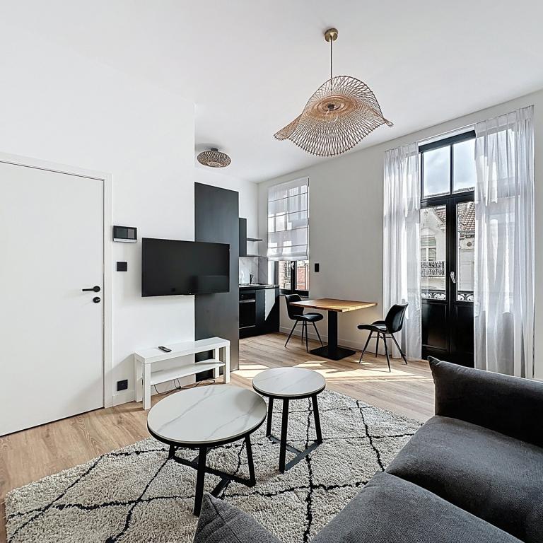 Square Ambiorix : Bel appartement meublé + grande terrasse