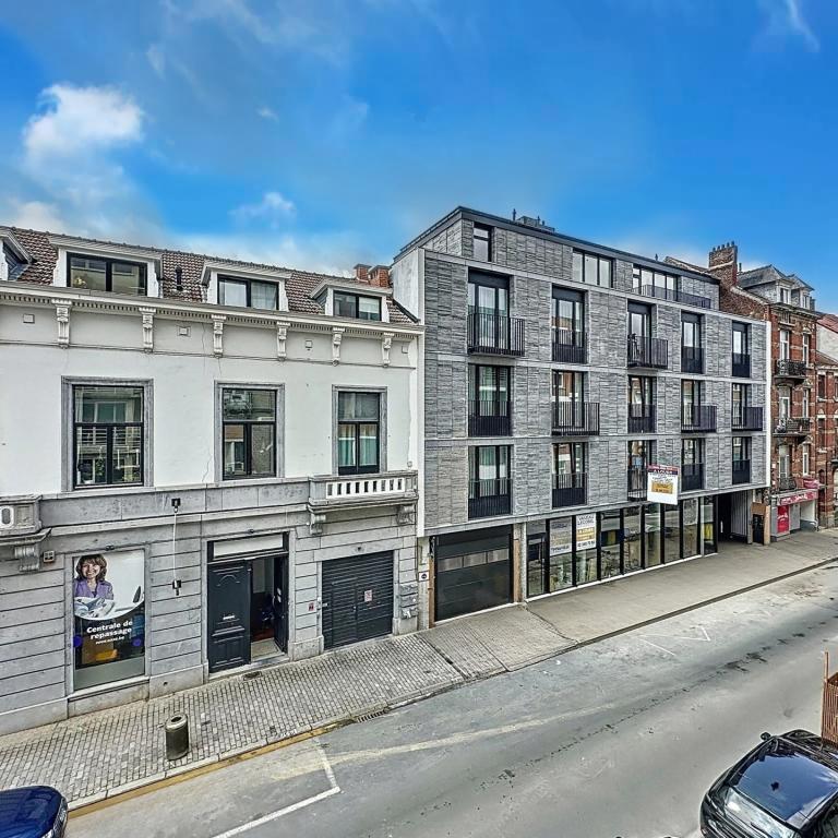 VDK Housing : Beau RDC commercial CASCO 