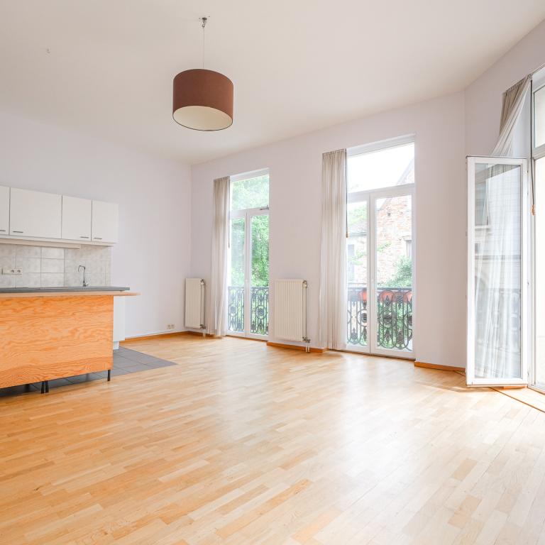 Centre ville/Dansaert  - Appart 1ou 2 chambres + balcon.
