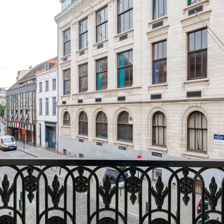 Centre ville/Dansaert  - Appart 1ou 2 chambres + balcon.