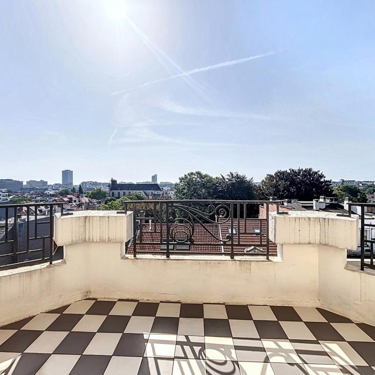 Châtelain : Magnifique penthouse 5 chambres + terrasses