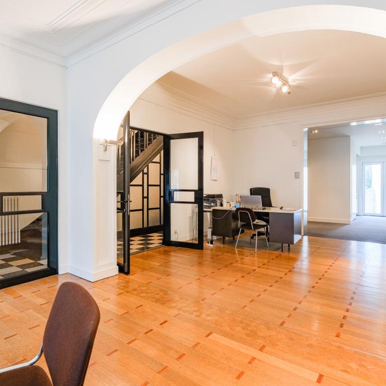 Parc Duden: Bel immeuble de rapport 3 unités + 2 garages
