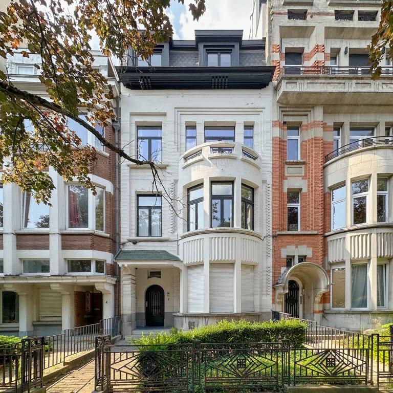 Parc Duden: Bel immeuble de rapport 3 unités + 2 garages