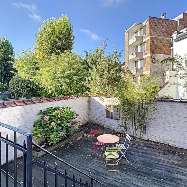 Guy d'Arezzo : Jolie maison + grande terrasse + parking