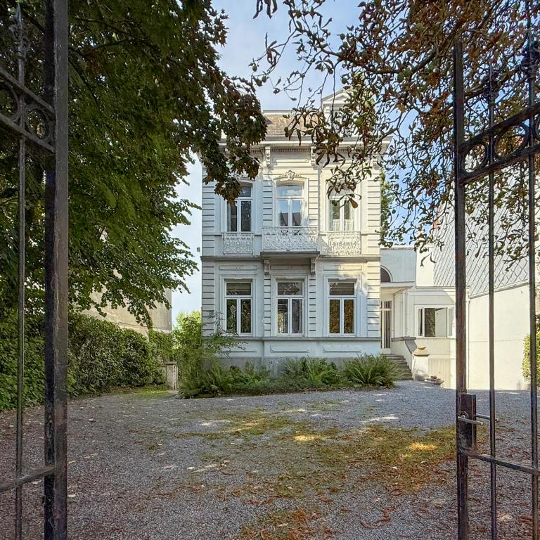 Kersbeek : Maison 5 chambres + jardin + piscine à rénover