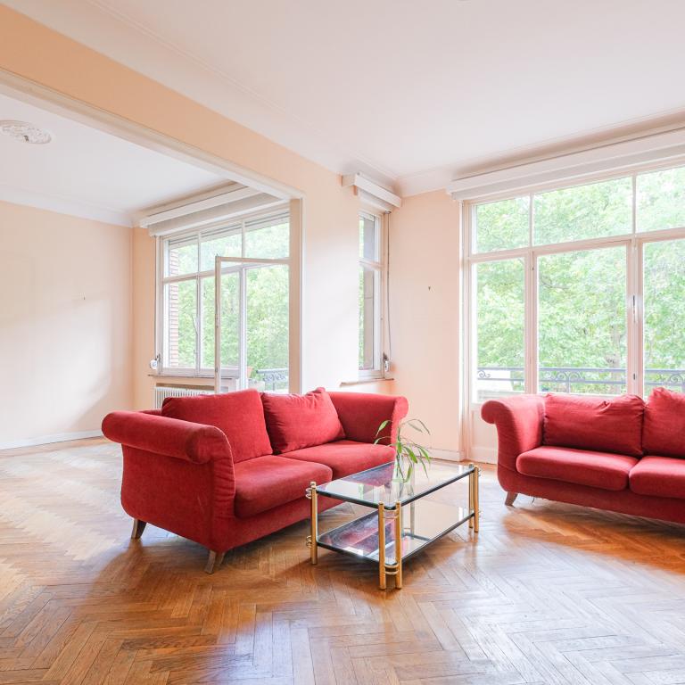 Quartier EU/Parc Royal : appart de standing, terrasse, box
