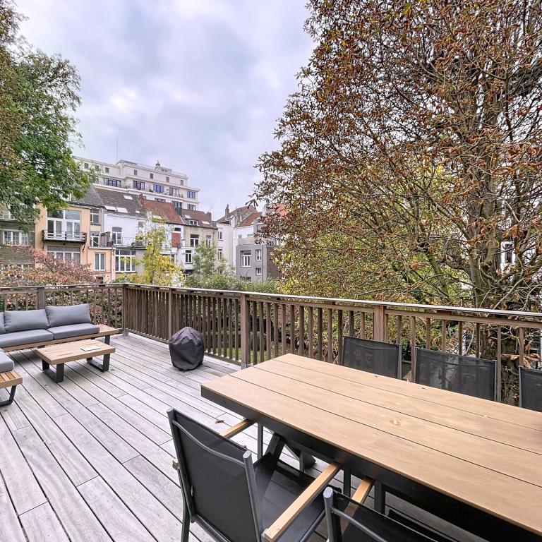 Vleurgat : Magnifique penthouse en arrière d’immeuble