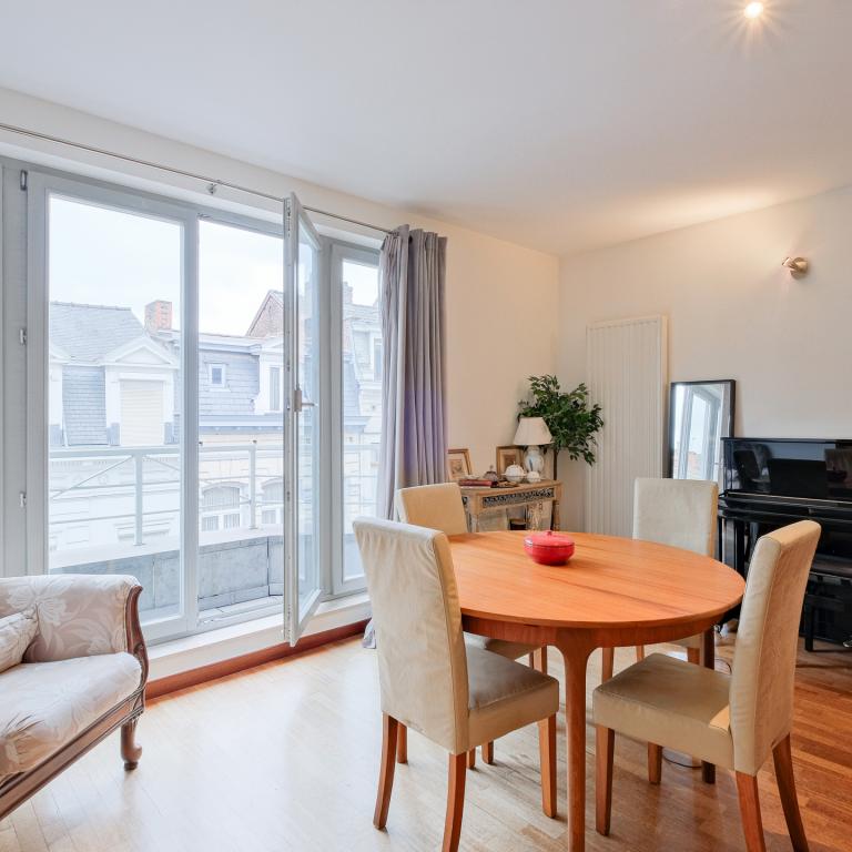 SOUS OFFRE ! Châtelain : Bel appartement 2 chambres + terrasse + parking