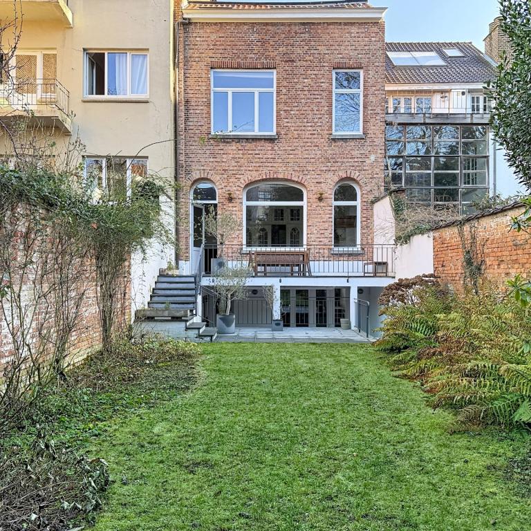 Place Brugmann : Somptueuse maison de Maître rénovée en 2022