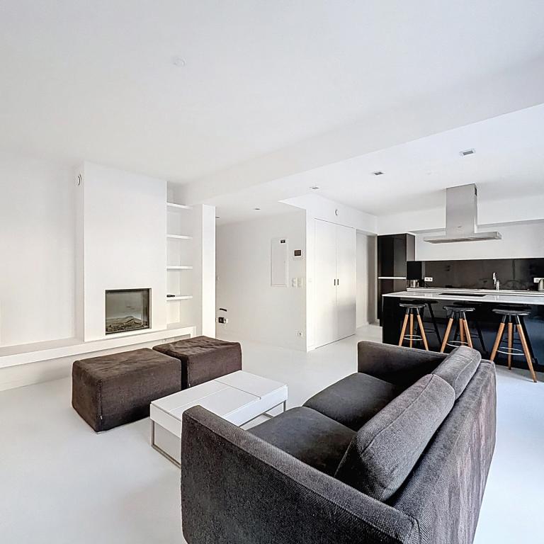 Châtelain : Bel appartement moderne et meublé + balcon