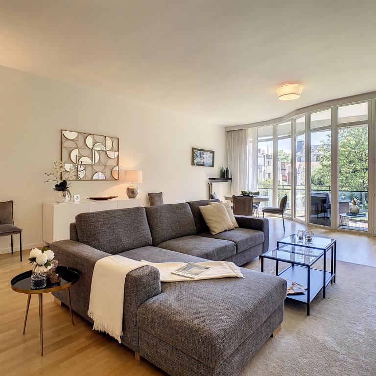 Louise/Châtelain : Bel appartement meublé + terrasse