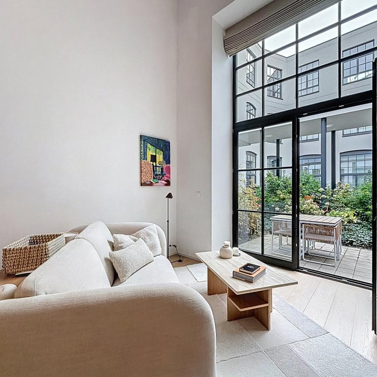 Charleroi / King Charles : Beau duplex meublé avec terrasse