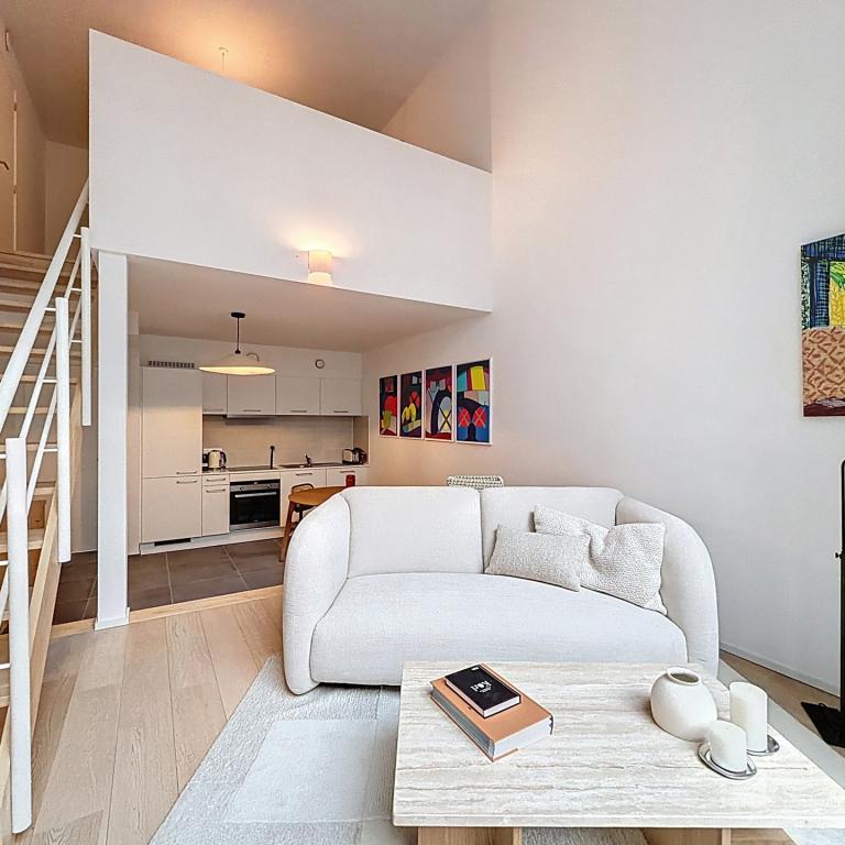 Charleroi / King Charles : Beau duplex meublé avec terrasse