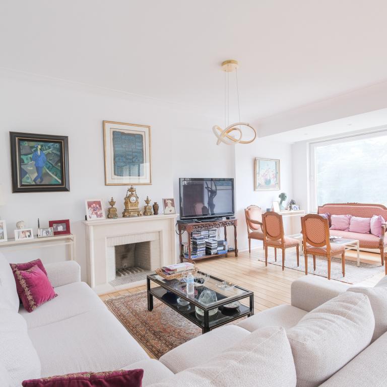 Cavell/ Churchill : Bel appartement 3 chambres + terrasse 