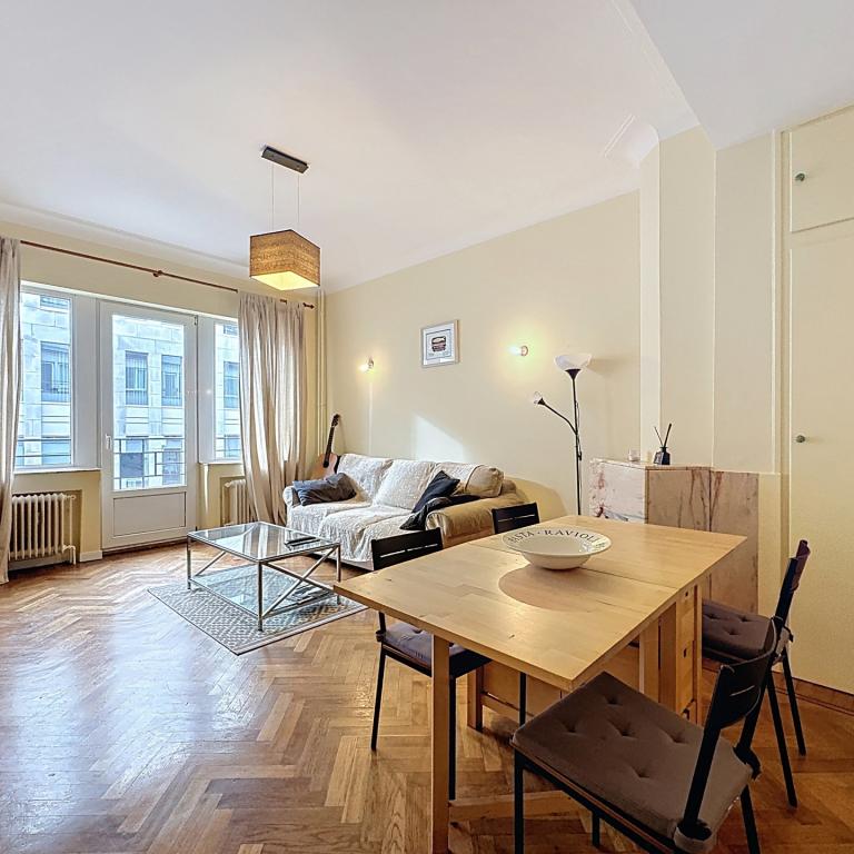 Quartier Européen : Bel appartement 2ch meublé + balcon