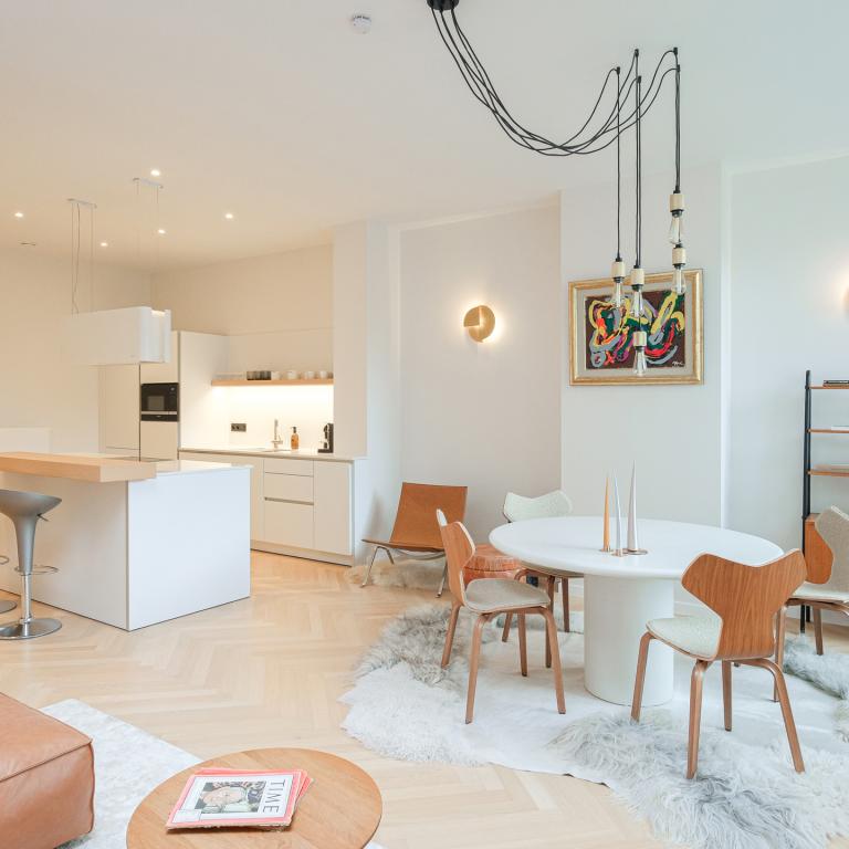 Molière/Pl. Constantin Meunier: Bel appartement rénové 2 ch.