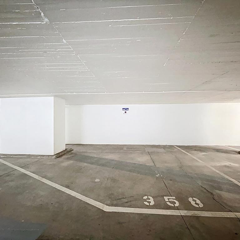 Quartier Européen : Emplacement de parking intérieur -3