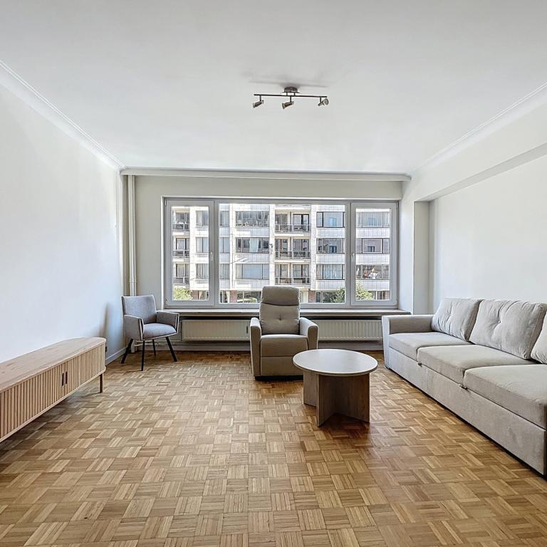 Square Ambiorix : Bel appartement rénové et meublé de 3 ch