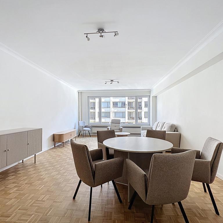 Square Ambiorix : Bel appartement rénové et meublé de 3 ch