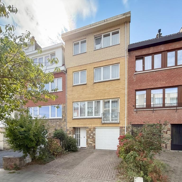 Quartier des Pêcheries: Maison 4 chambres à rafraîchir 