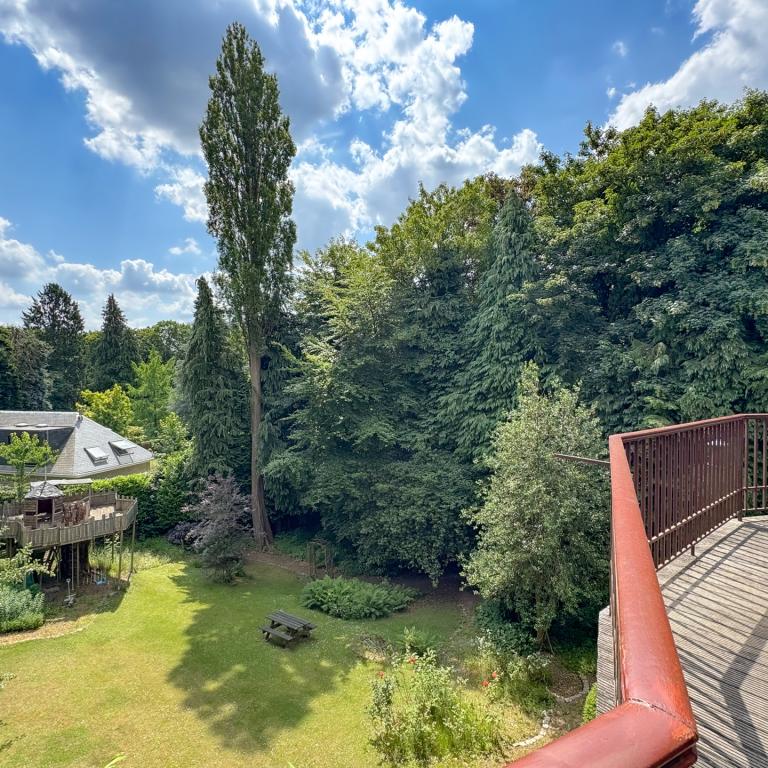 Béchet/Baron d'Huart: Magnifique villa, jardin sud, 2 garages