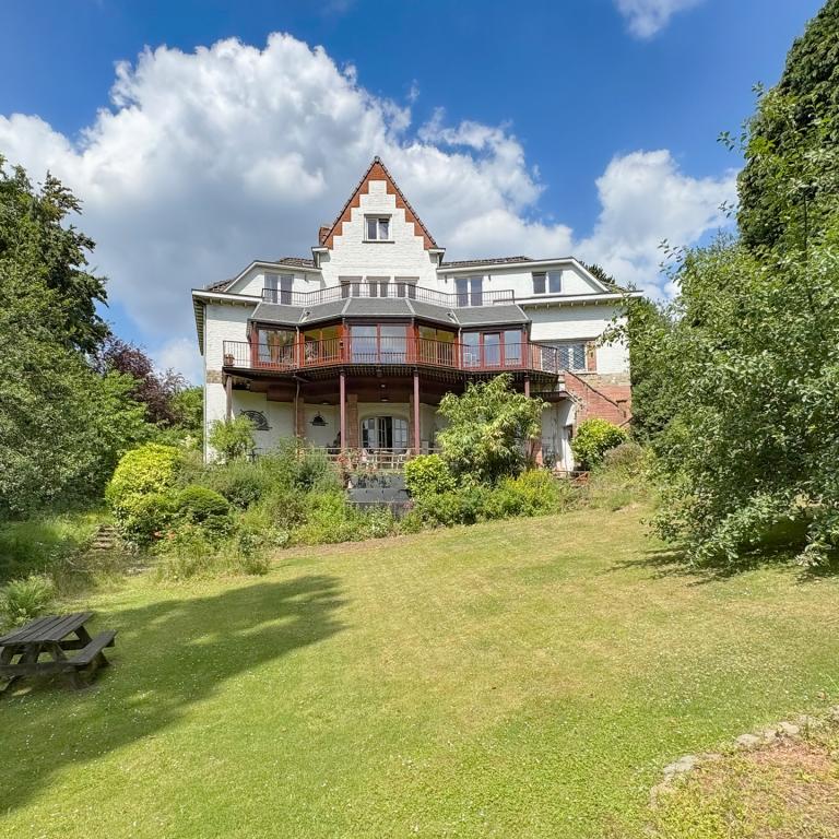 Béchet/Baron d'Huart: Magnifique villa, jardin sud, 2 garages