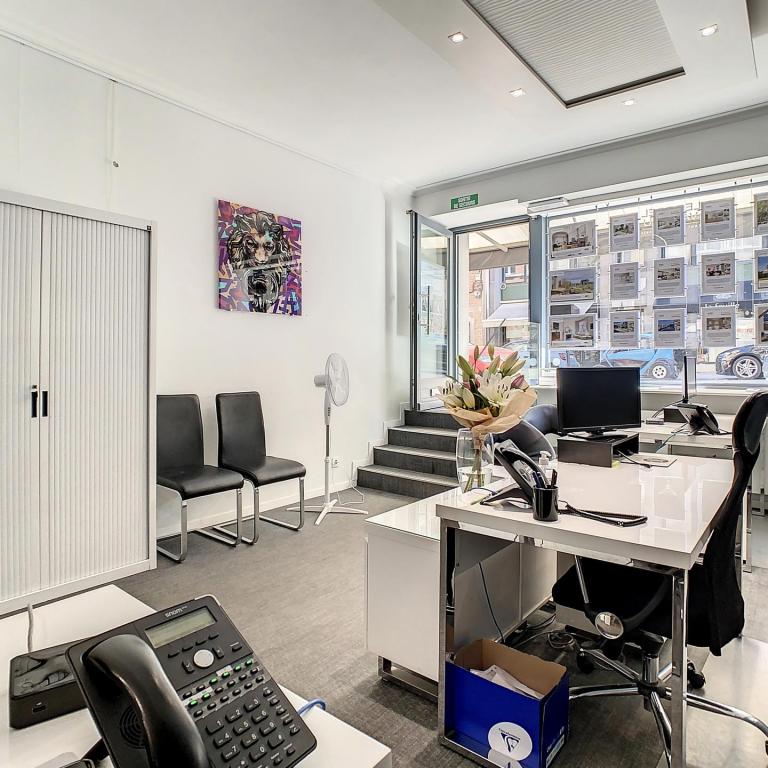 Place Brugmann : Commerce à louer