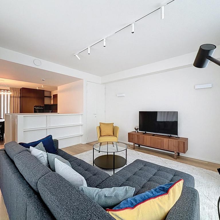 Montgomery/Cinquantenaire: Somptueux penthouse meublé neuf