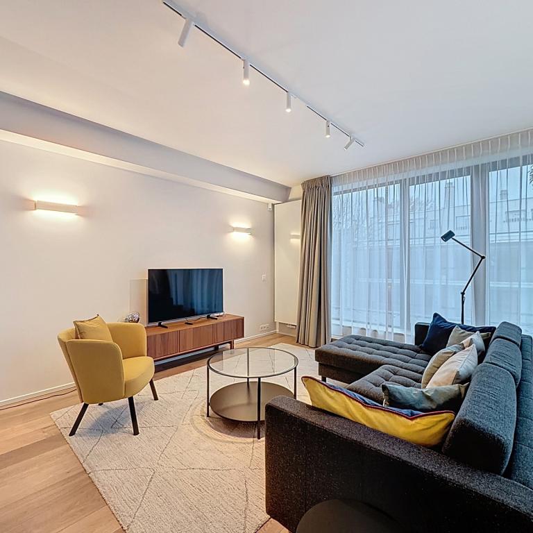 Montgomery/Cinquantenaire: Somptueux penthouse meublé neuf