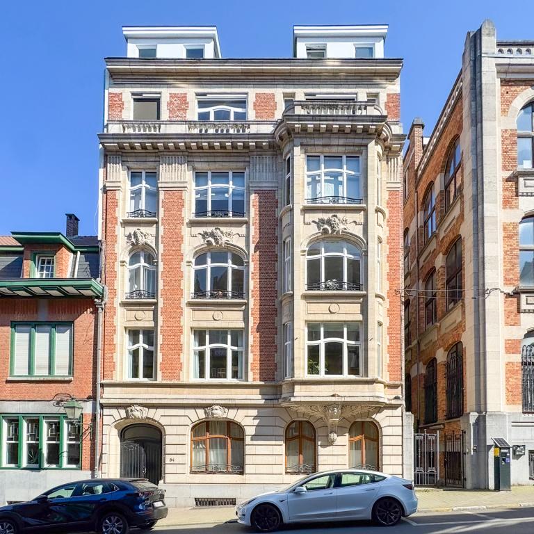 Pl. Stéphanie, superbe appartement 3 chambres + garage