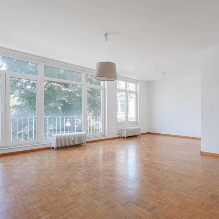 SOUS OFFRE !! Churchill : Bel appartement 3 chambres avec balcon 