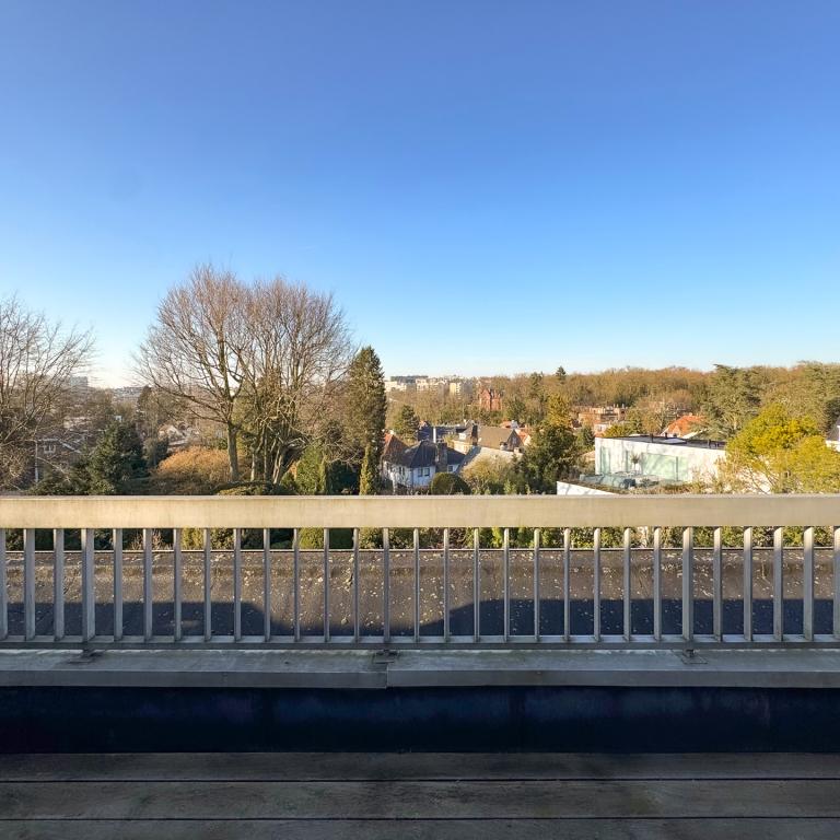 De Fré-Wolvendael, penthouse 85m² 2 ch + 3 terrasses 