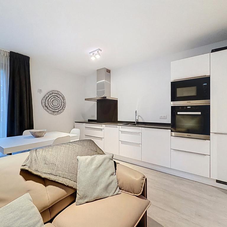 Place Saint-Job : Beau studio meublé moderne + terrasse