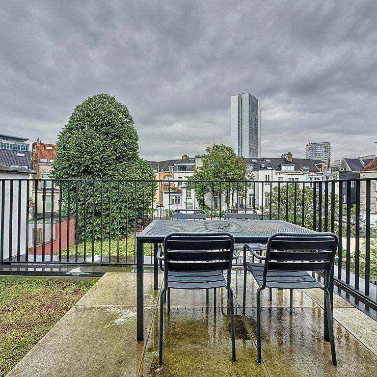 Bruxelles Centre : Joli duplex 2 chambres meublé + terrasse