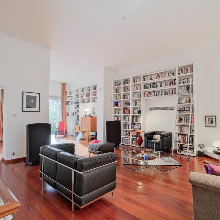 SOUS OFFRE !! Proximité du Châtelain : RDC 3 ch+ extérieurs + parking