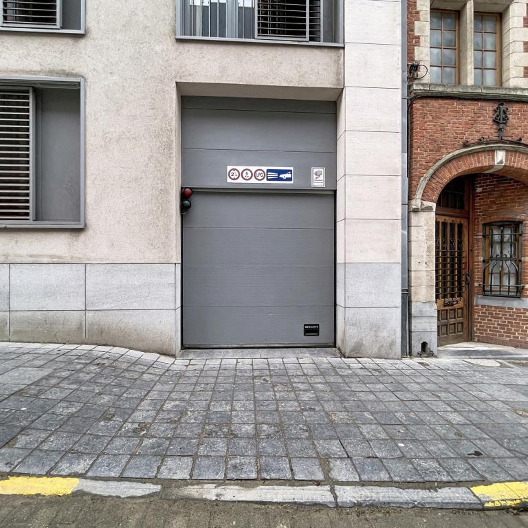 Quartier Européen : Emplacement de parking intérieur 