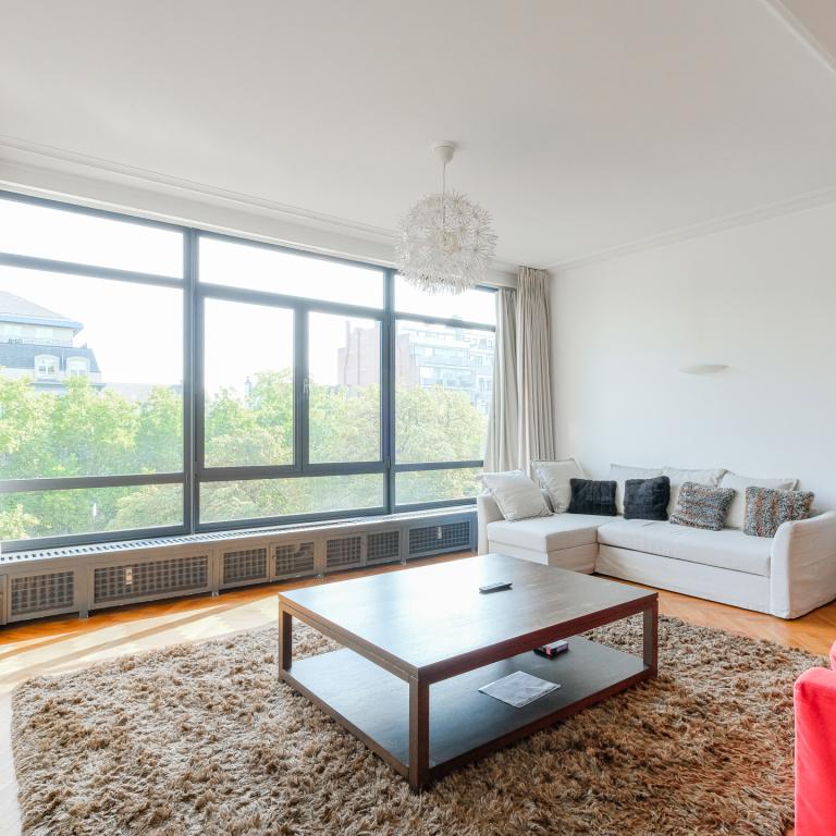 Louise/Châtelain: Magnifique appartement meublé