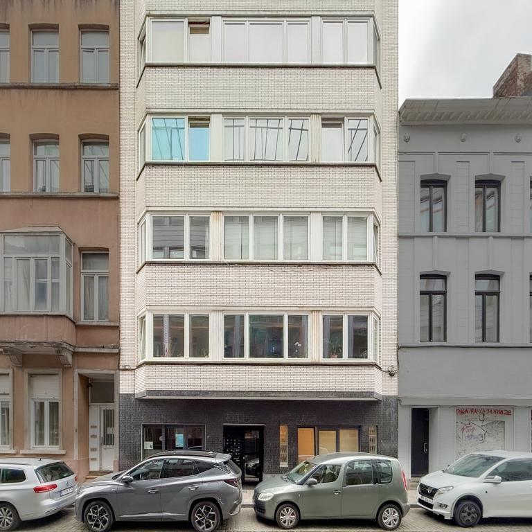 Halles St.Géry: bel appartement dans petite copropriété