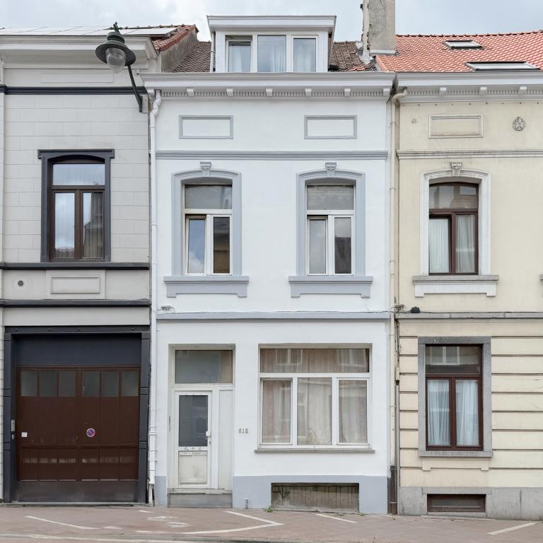 Maison à rafraîchir de ± 235 m² bruts, avec cour intérieure.