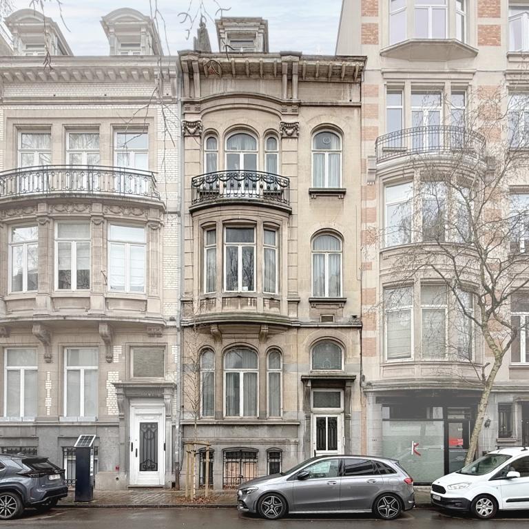 Pl. Brugmann - Immeuble à appartement (3 unités) à rénover 