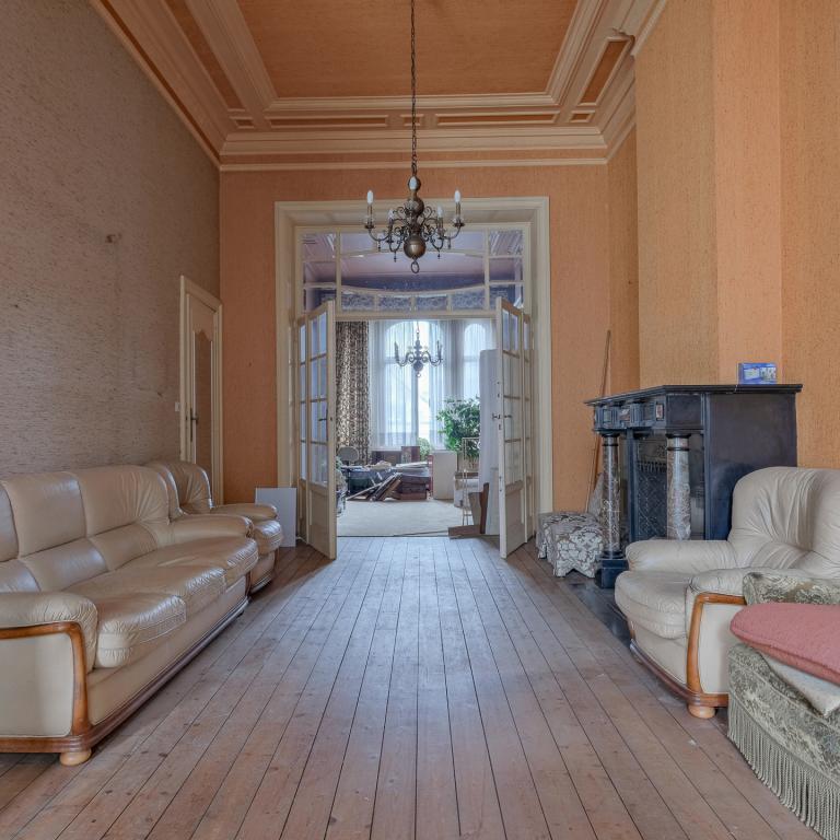 Pl. Brugmann - Maison bourgeoise de ± 580 m² bruts & jardin 