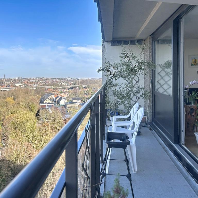 UCL : Lumineux appartement dernier étage avec une terrasse