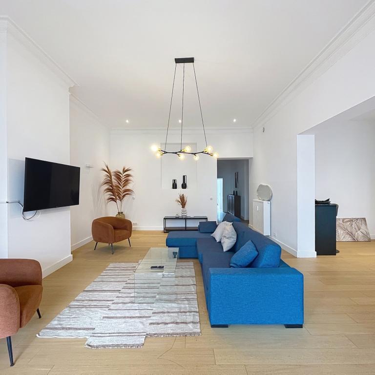 Châtelain/Stéphanie : Appartement meublé 3 chambres 