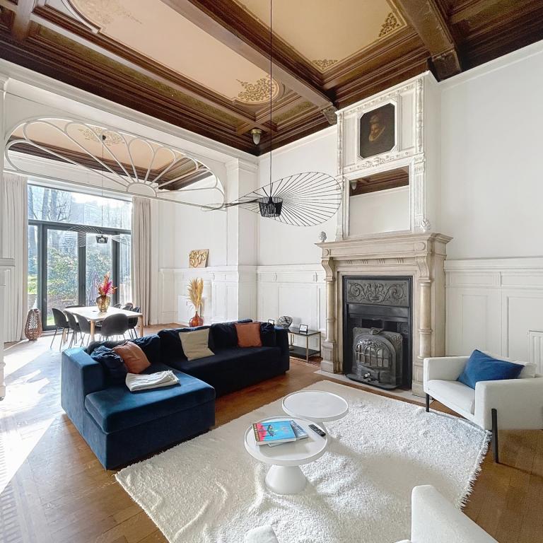 Châtelain/Stéphanie : Triplex meublé 3 chambres avec jardin 