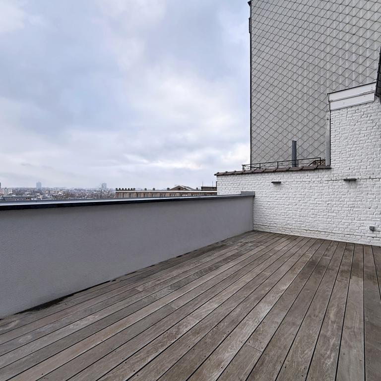 Cinquantenaire : Superbe duplex penthouse meublé + terrasse