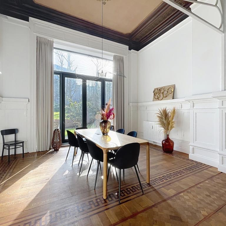 Châtelain/Stéphanie : Triplex meublé 3 chambres avec jardin 