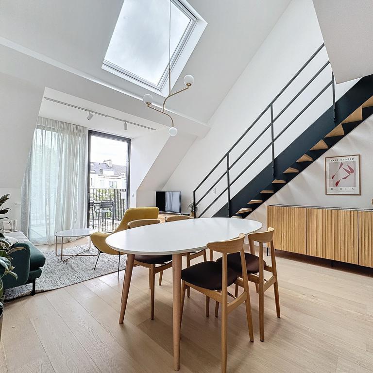 Bruxelles Centre : Joli duplex 2 chambres meublé + terrasse