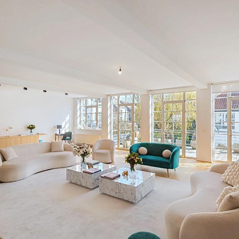 Châtelain : Appartement duplex 3 chambres + terrasses + pkg 